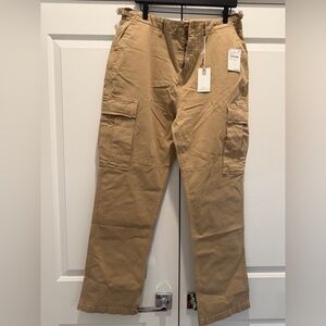 Brand NEW- Good American women’s Cargo Pants in Tan
